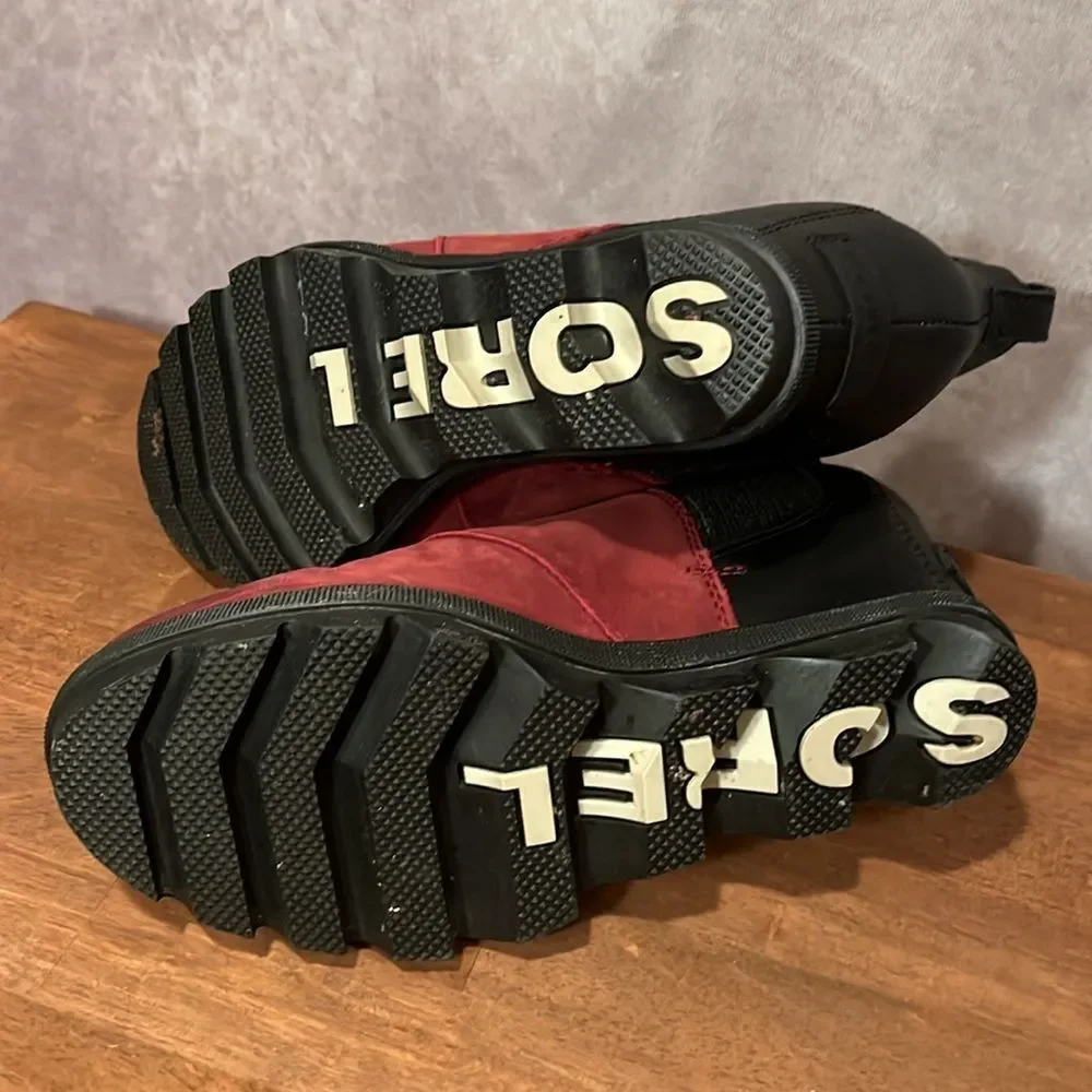 Sorel Lea Burgundy/Red and Black Platform Wedge Winter Ankle Boots size 6.5